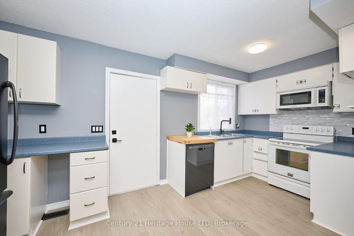 Property Photo: 36 Dodds Court Court ON L2A 5Z2
