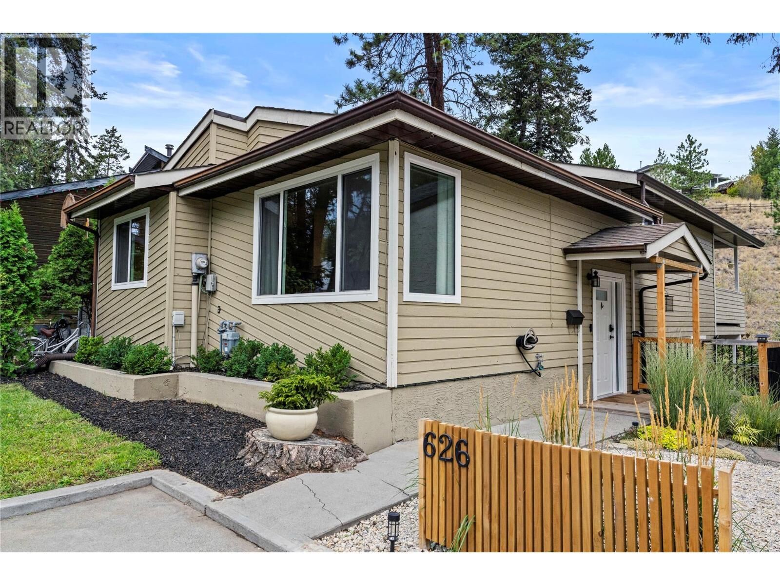 Property Photo:  626 Gleneagles Drive  BC V2E 1Z1 