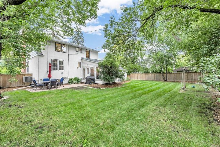 Property Photo:  53 Riverside Drive  MB R3T 0G3 