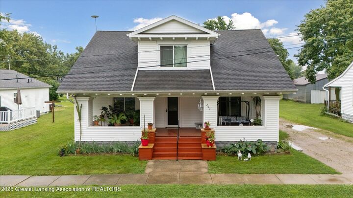 Property Photo:  207 W Fulton Street  MI 48871 