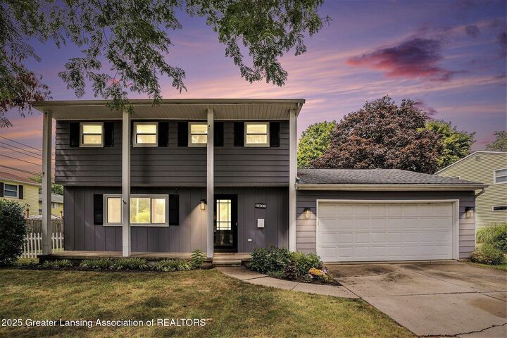 2017 Northampton Way  Lansing MI 48912 photo