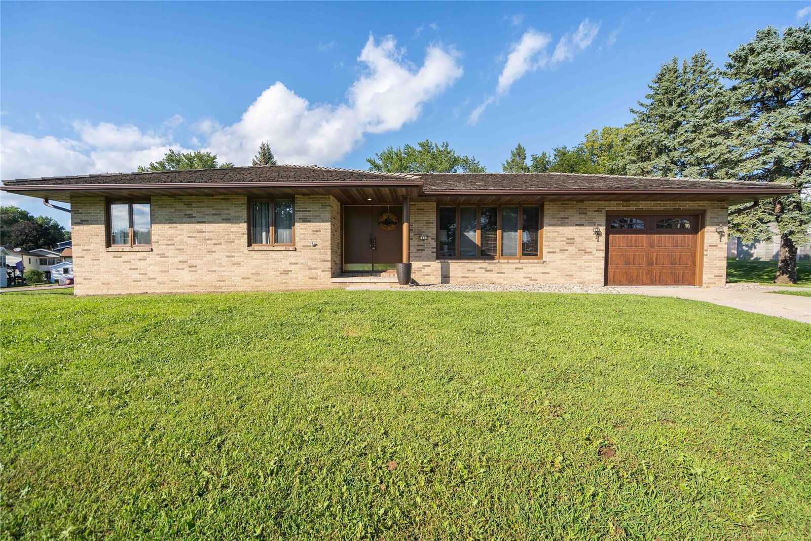 Property Photo:  1115 Pleasant Street  IA 50047 