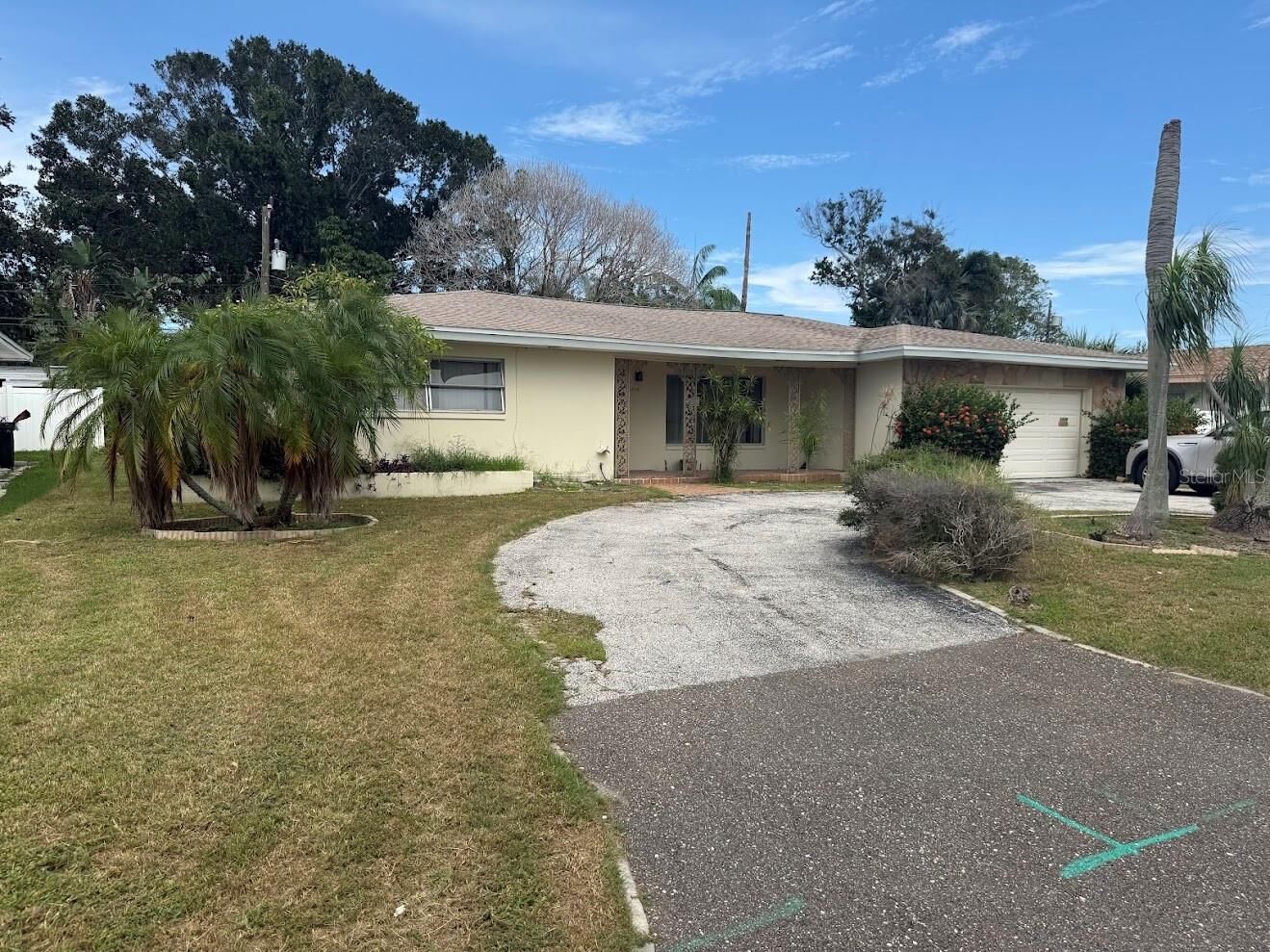 Property Photo:  1336 Robin Road S  FL 33707 