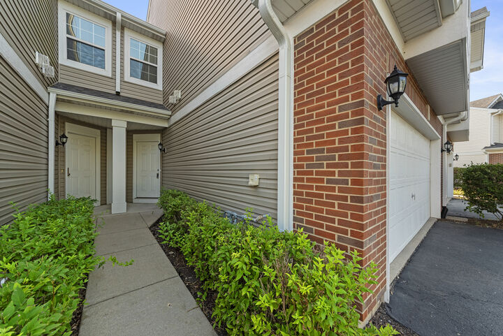 Property Photo:  3935 Havenhill Court  IL 60560 