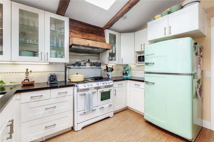 Property Photo:  208 Shasta Ave  CA 93442 