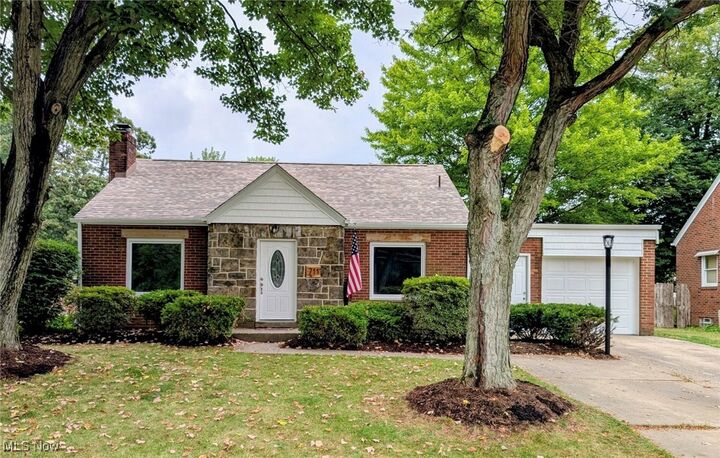 711 S Schenley Avenue  Youngstown OH 44509 photo