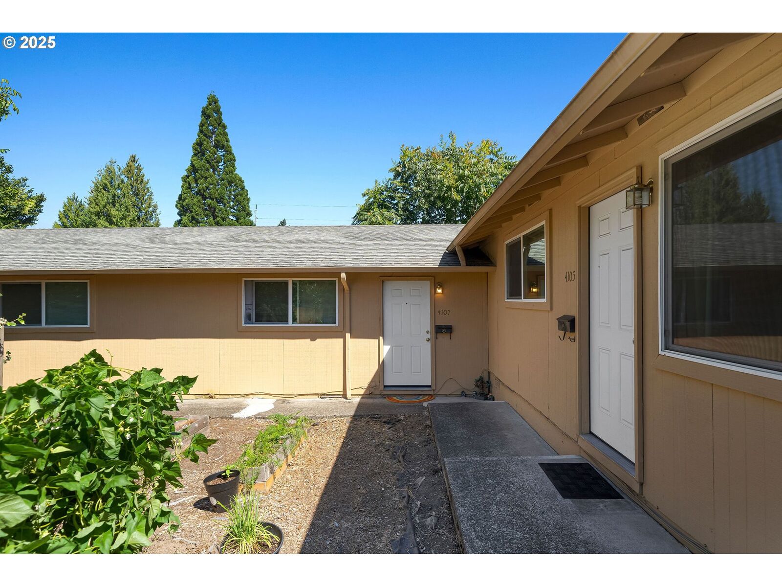 Property Photo:  4103 SE Boise St  OR 97202 