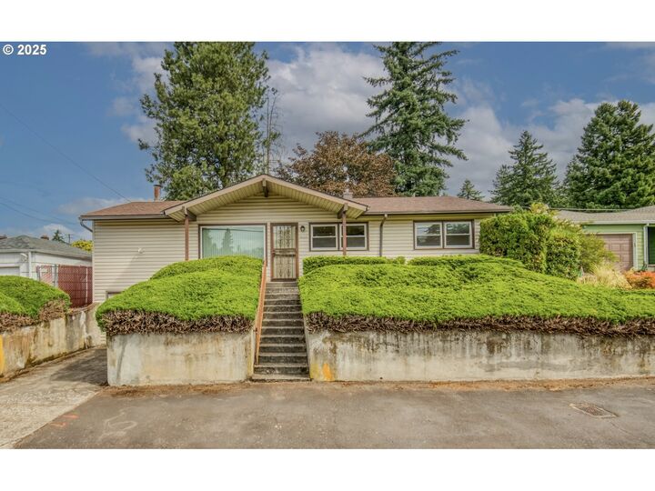 8625 NE Schuyler St  Portland OR 97220 photo