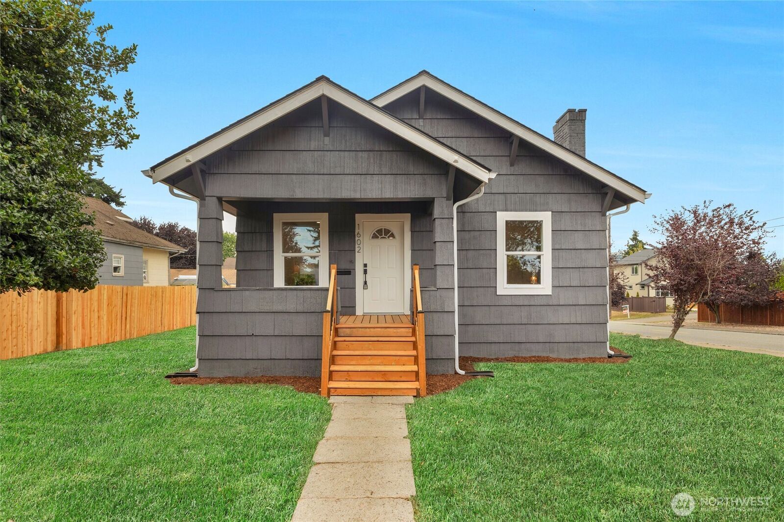 Property Photo: 1602 Baker Avenue WA 98201