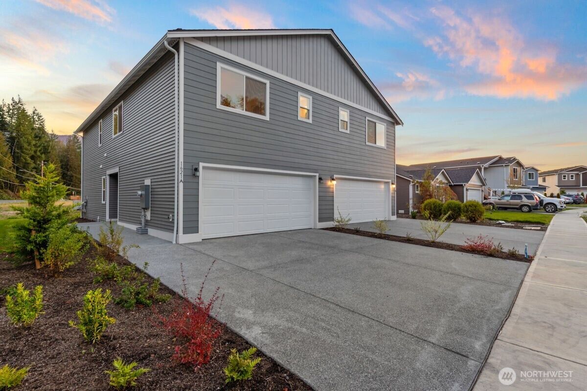 Property Photo: 1621 Birch Court B WA 98251