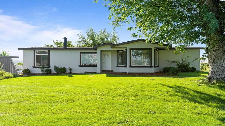 2105 E Mason Pr NE  Benton City WA 99320 photo