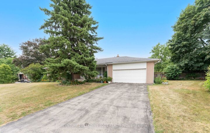 Property Photo:  24 Burbank Drive  ON M2K 1M8