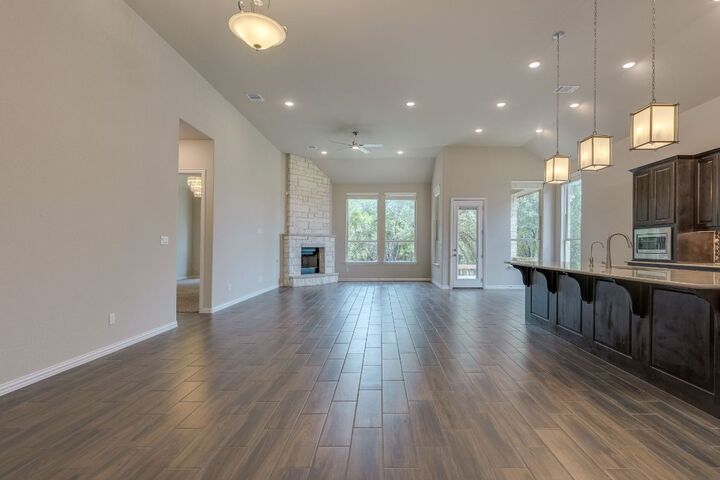 Property Photo: 433 Stoney Point Road TX 78737
