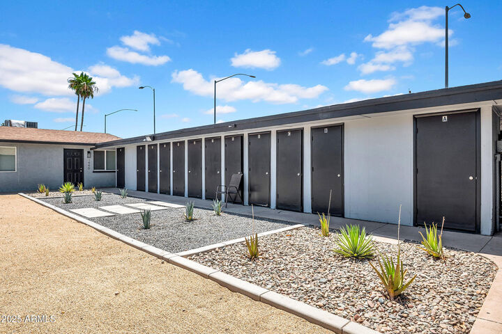 Property Photo: 1432 E Broadway Road AZ 85204