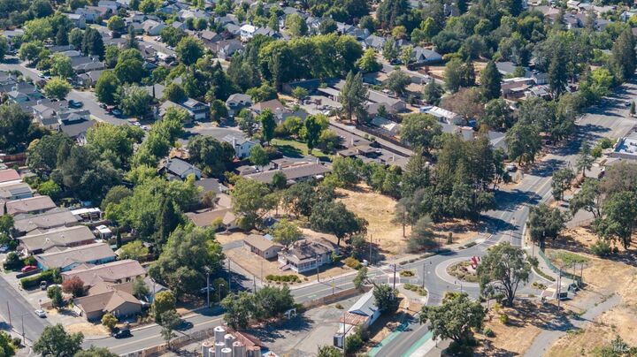 Property Photo: 411 Walten Way CA 95492