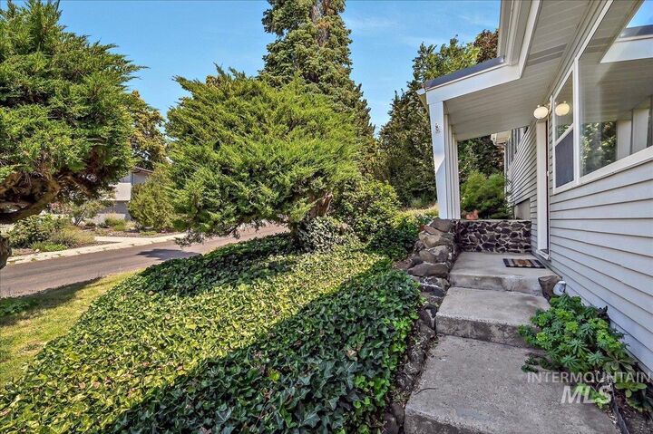 Property Photo:  1005 E Aldape Cove  ID 83712 