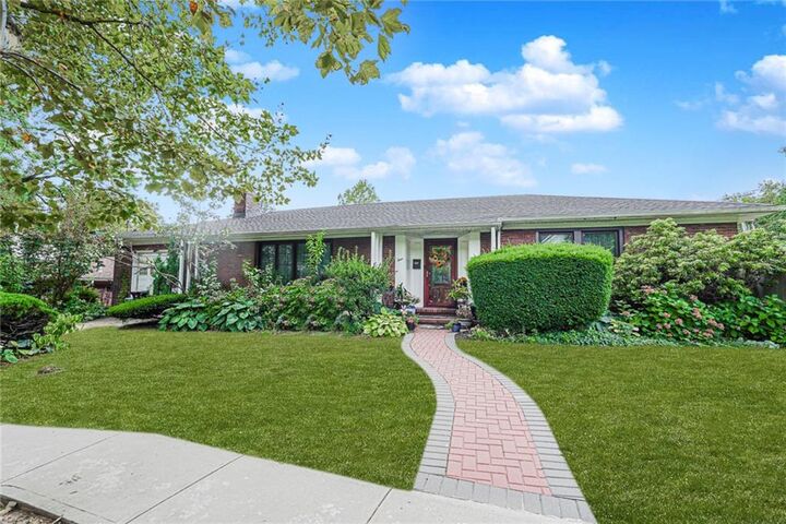 Property Photo: 4 Brentwood Avenue NY 10301