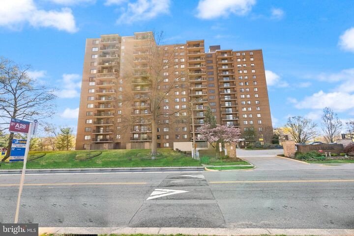 Property Photo: 200 N Pickett Street N 1515 VA 22304