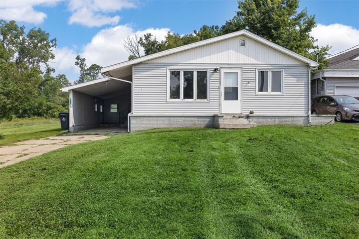 Property Photo:  2034 Sylvia Avenue NE  IA 52402 