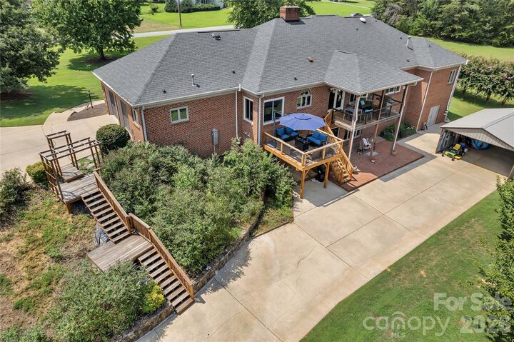 Property Photo: 2207 Peninsula Avenue NC 28150