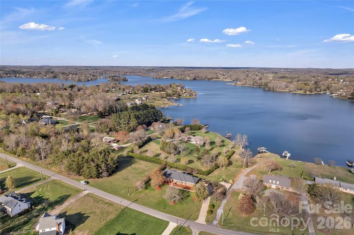 Property Photo:  2207 Peninsula Avenue  NC 28150 