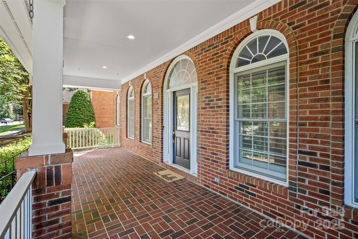 Property Photo: 9429 Briarwick Lane NC 28277