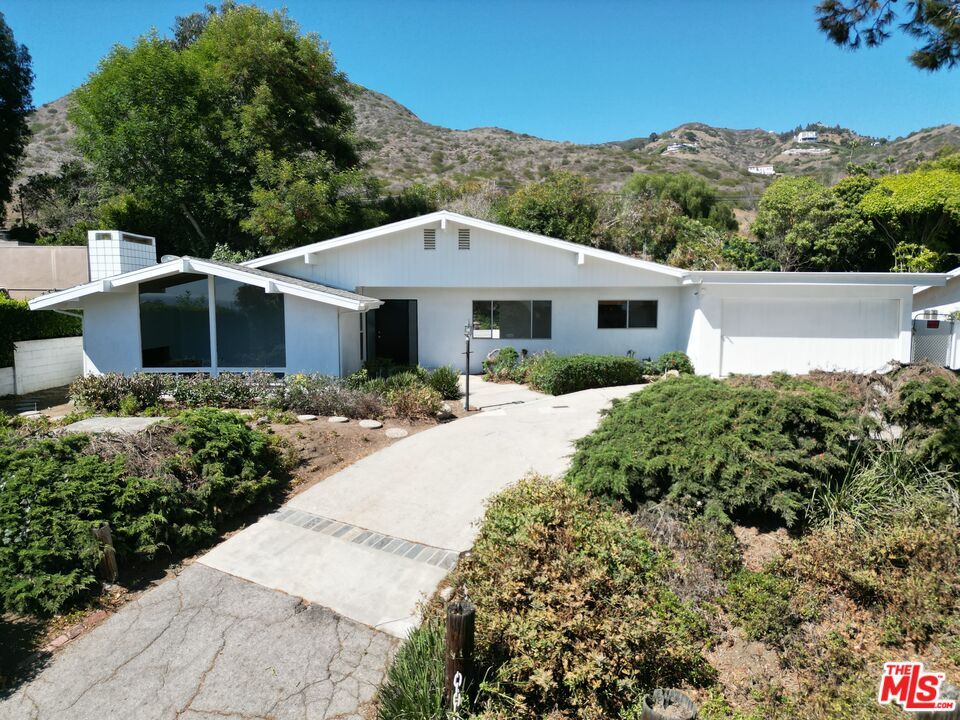 Property Photo:  31617 Broad Beach Rd  CA 90265 