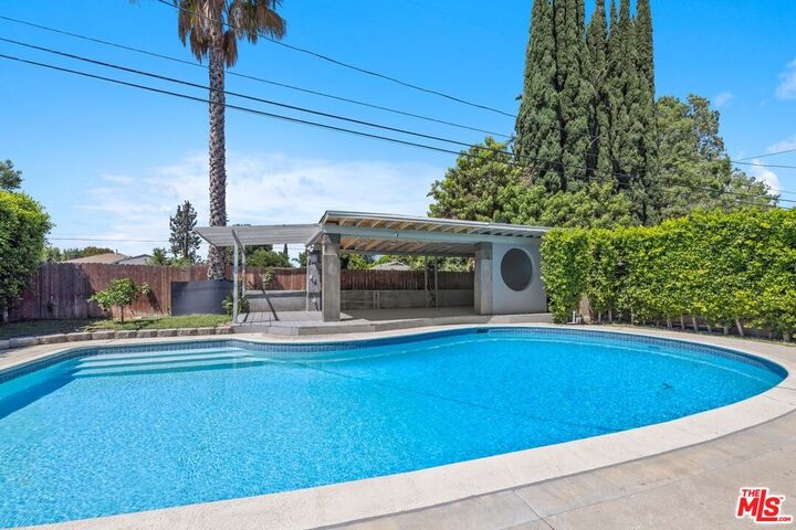 7007 Cozycroft Ave  Winnetka CA 91306 photo