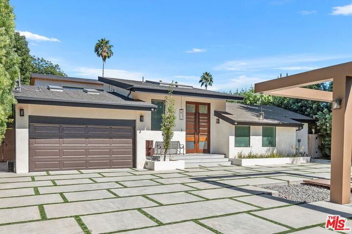 Property Photo: 5922 Oakdale Ave CA 91367