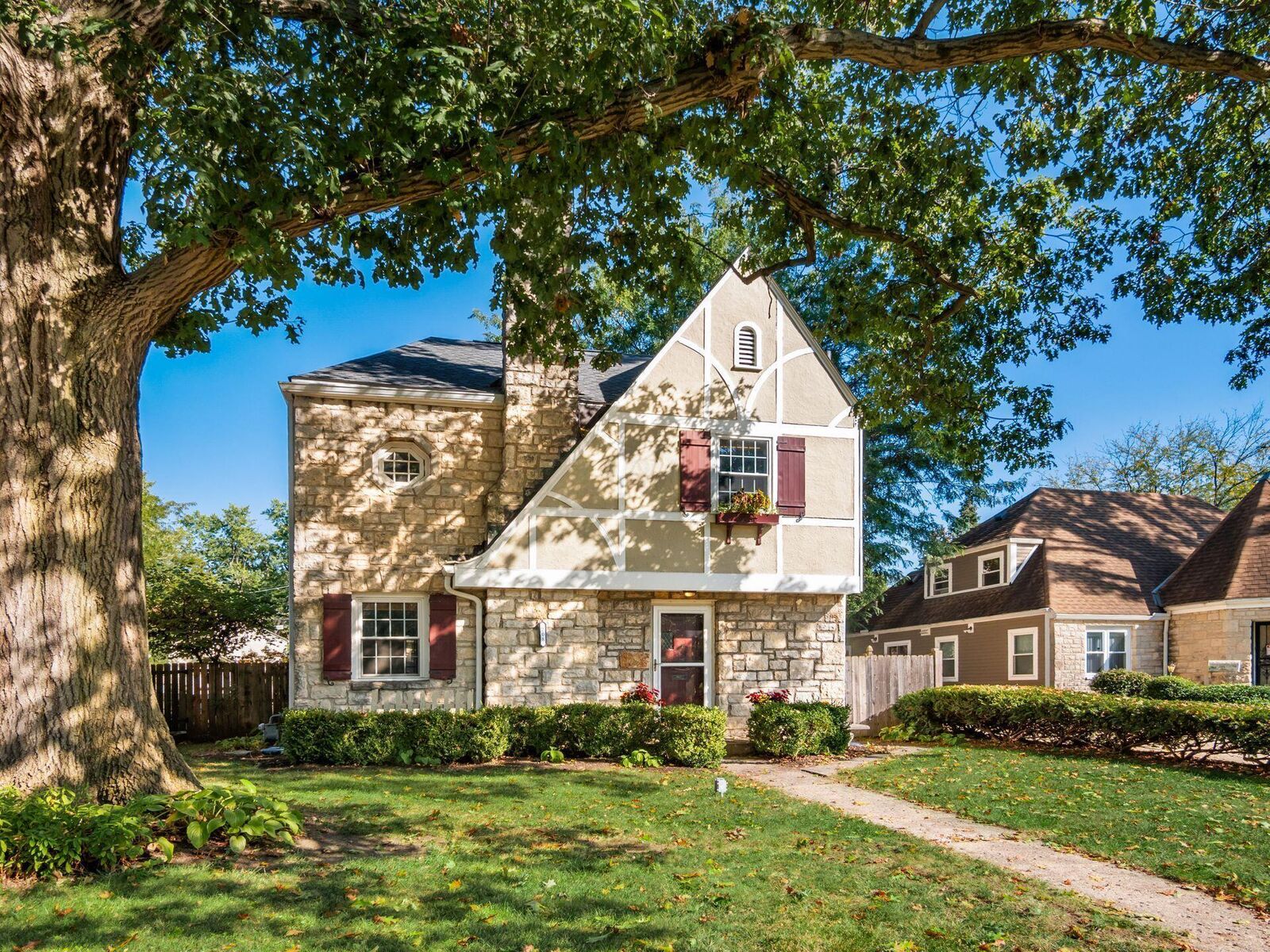 Property Photo: 208 S Stanwood Road OH 43209