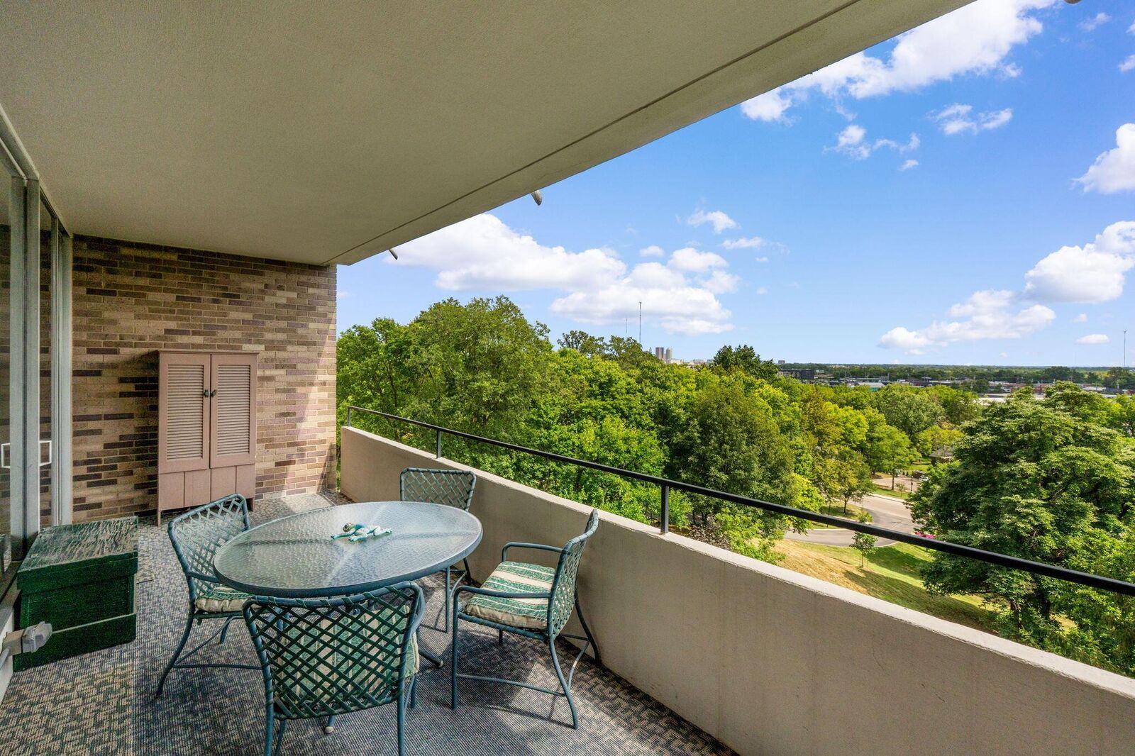 Property Photo:  1000 Urlin Avenue  OH 43212 