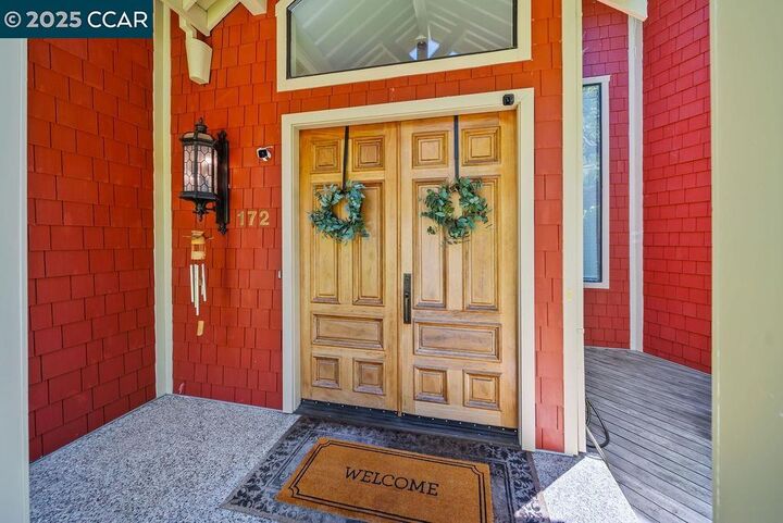 Property Photo: 172 Rudgear Dr CA 94596