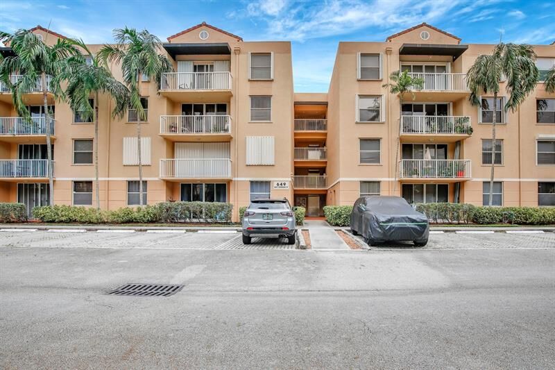 Property Photo:  649 E Sheridan St 308  FL 33004 