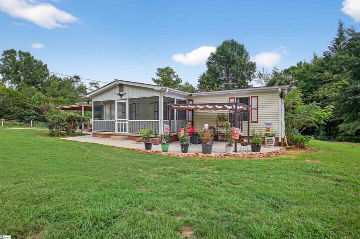 Property Photo: 220 Rock Ridge Road SC 29322