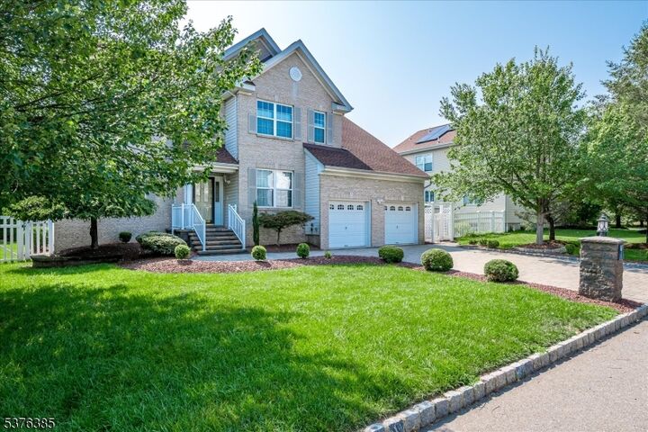 Property Photo: 20 Treetops Cir NJ 08540
