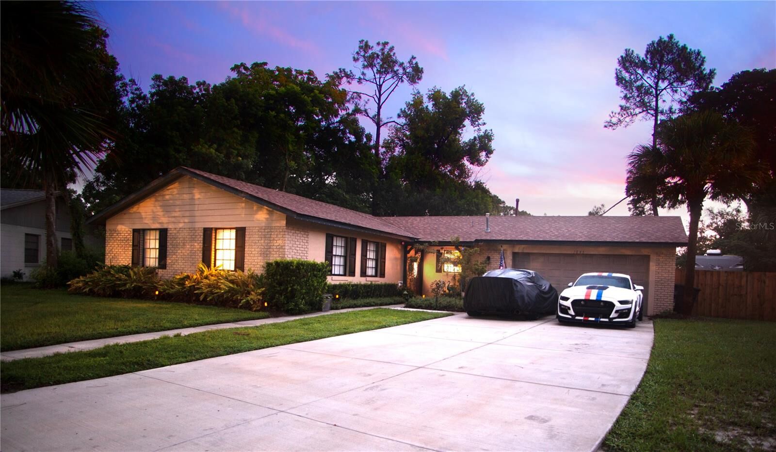 Property Photo:  1045 Camelot Way  FL 32707 