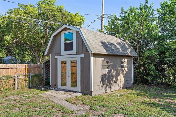 Property Photo: 724 Braidwood Lane FL 32803