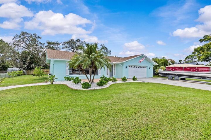 Property Photo:  1507 Poinsettia Avenue  FL 34689 