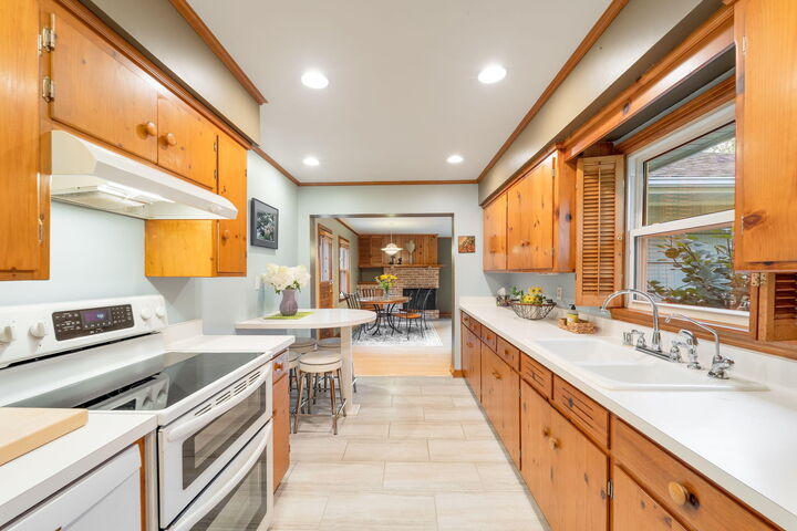 Property Photo: 11966 N Springdale Ct WI 53092