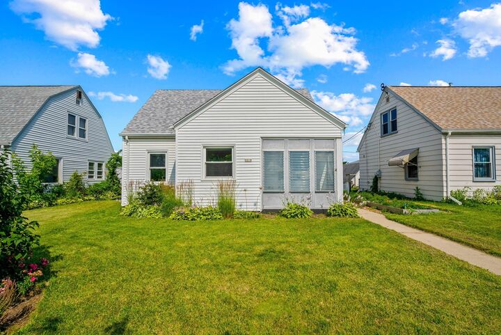 3218 S Chase Ave  Milwaukee WI 53207 photo