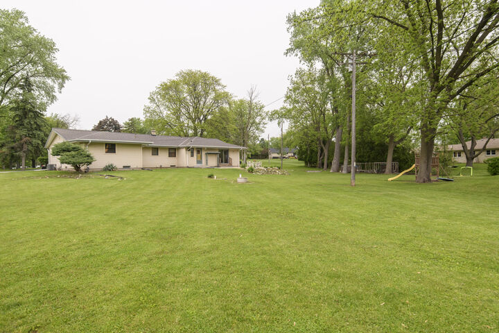 Property Photo: N10w23564 Robinhood Ct WI 53188