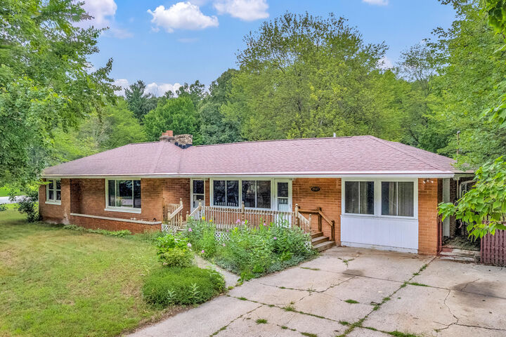 Property Photo:  2942 W McKinley Road  MI 49452 