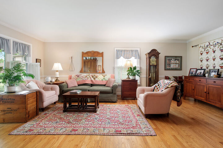 Property Photo: 1307 W Mulberry Lane IL 60005