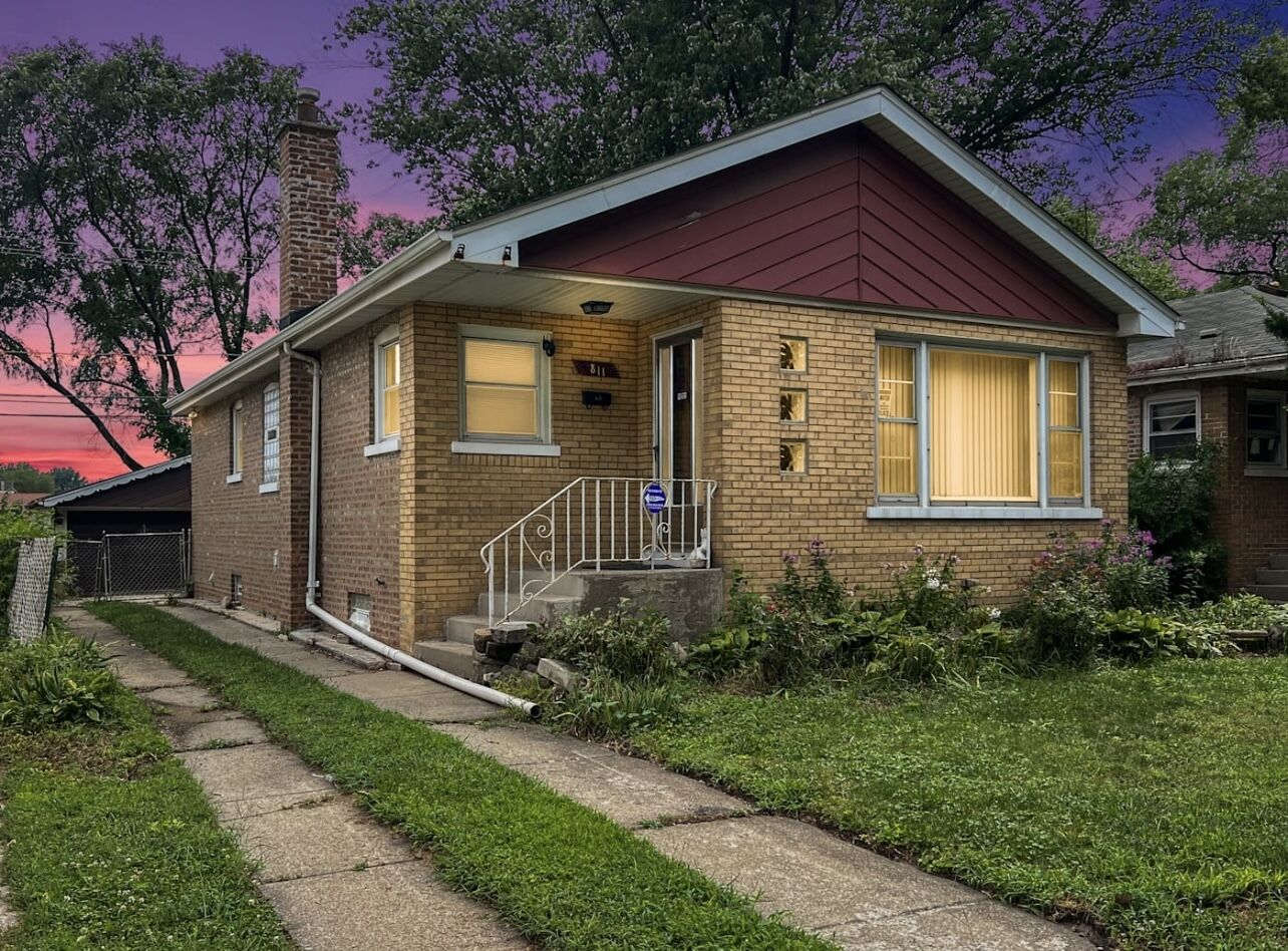 Property Photo:  811 Sibley Boulevard  IL 60409 