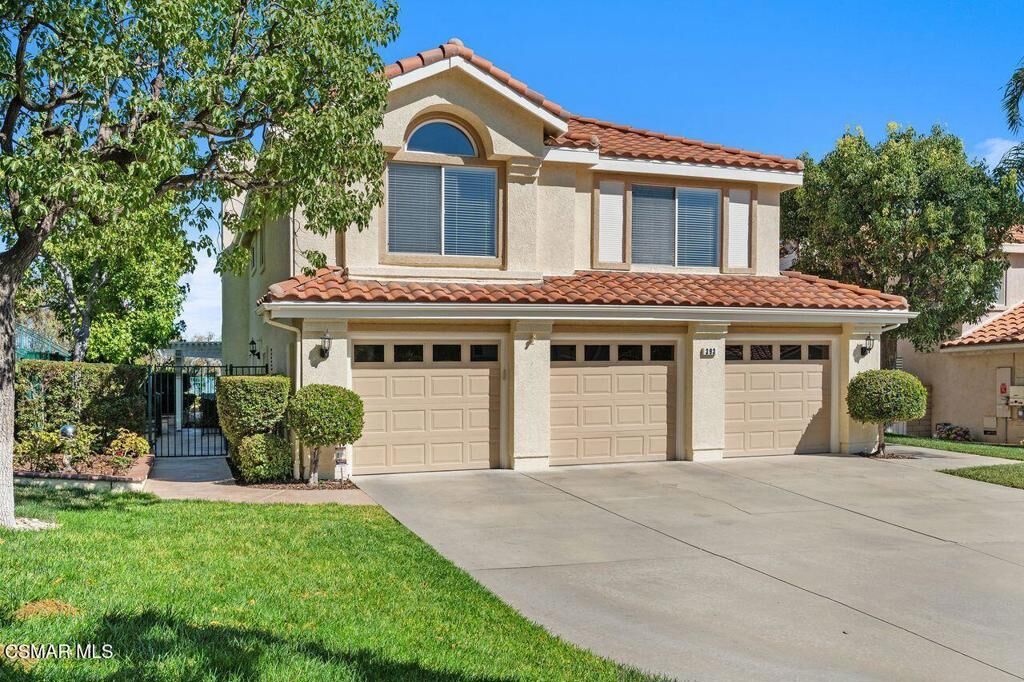 Property Photo:  393 Cliffhollow Court  CA 93065 
