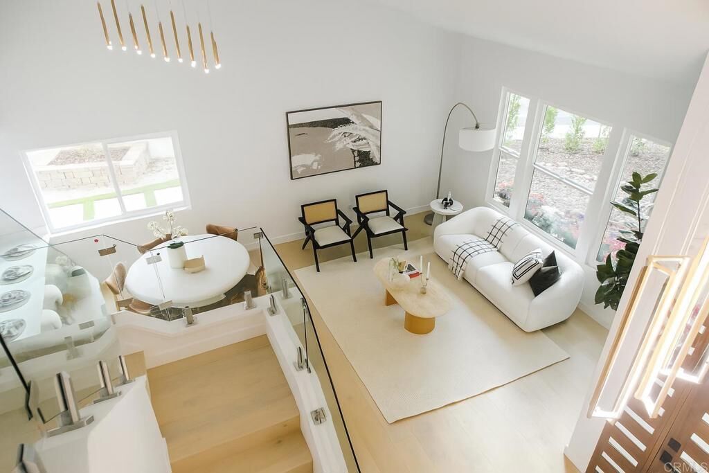 Property Photo:  407 Via Ultimo  CA 92024 