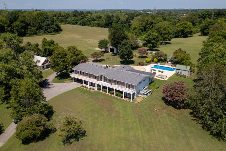 Property Photo: 344 Peach Valley Rd TN 37066
