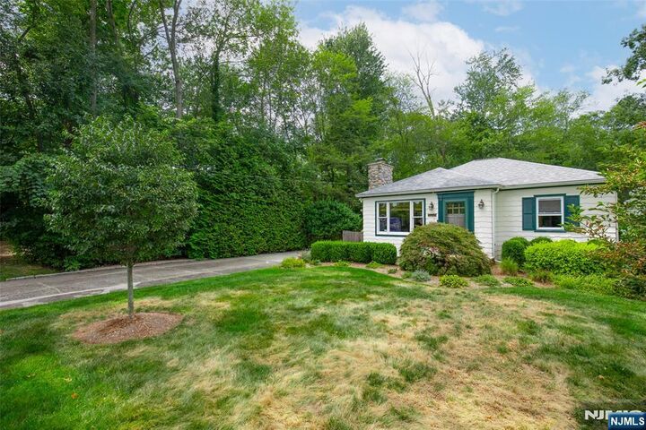 Property Photo:  112 Lakeview Terrace  NJ 07436 