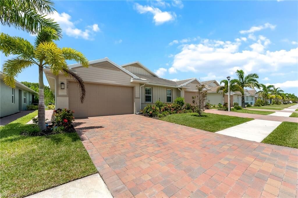 Property Photo: 1029 Tranquil Brook Dr FL 34114