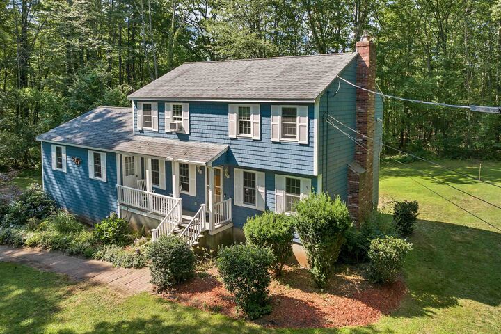 Property Photo: 10 Twinbrook Drive NH 03038